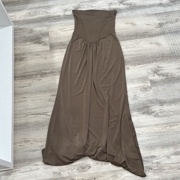 Meshki Slinky Maxi Dress - Coco RUBY - Picture 4 of 9